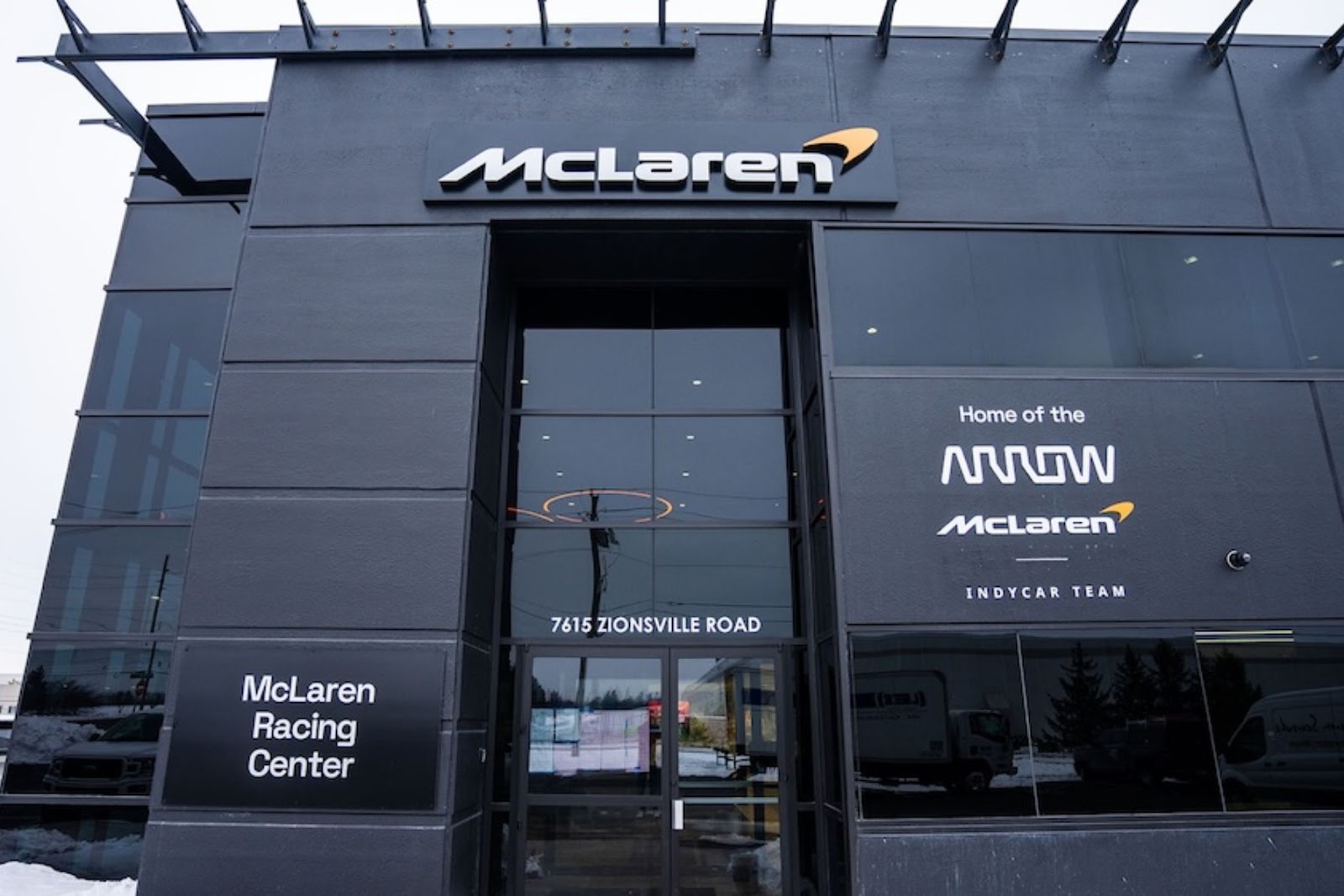 ARROW MCLAREN INAUDGURA NOVA SEDE E APRESENTA AS CORES PARA 2026