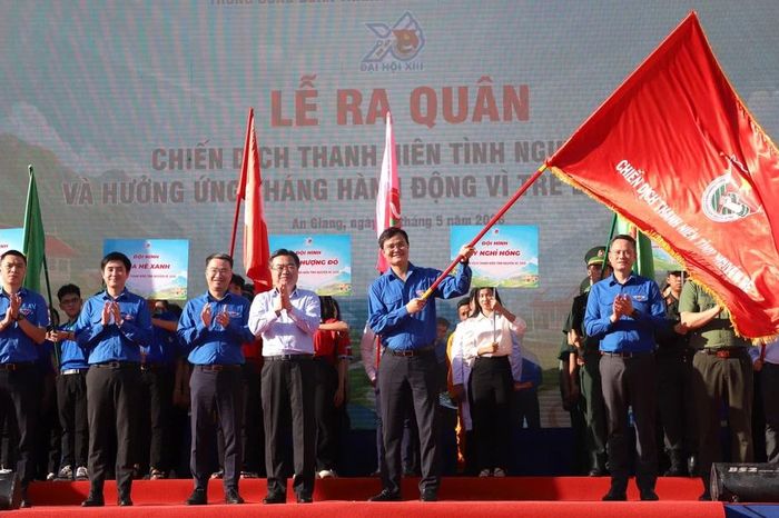 Trung ương Đoàn ra quân Chiến dịch Thanh niên tình nguyện Hè năm 2026 - Báo Tiền Phong