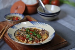 Vậy là món Cá trứng kho cà đã hoàn thành, mình rắc thêm chút tiêu để món ăn thơm hơn, với hương vị đậm đà, vị thơm của cà chua cùng cái bùi bùi của trứng cá, cho những ngày đầu đông, đặc biệt dùng khi nóng nhưng lại ăn cùng cơm nguội thì bao ngon nhé.
