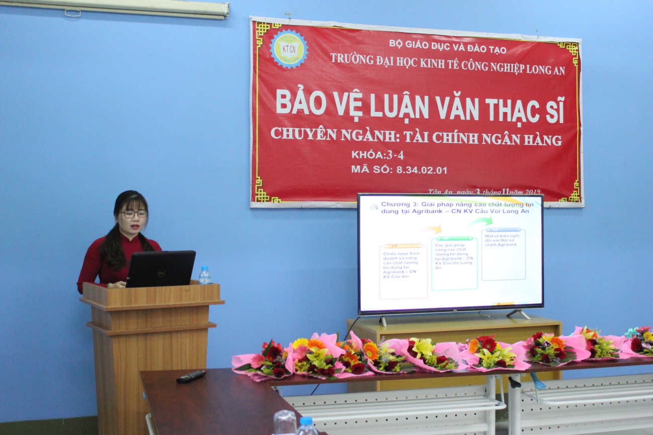 Học viên bảo vệ trước Hội đồng