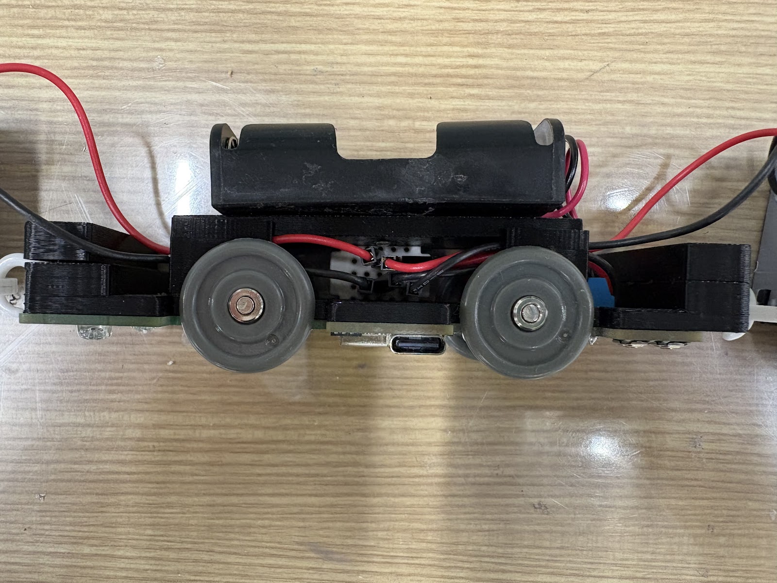 中間車両v2真横