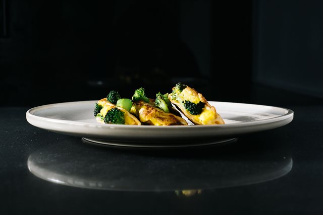 Bánh Tortilla Trứng Bông Cải Xanh