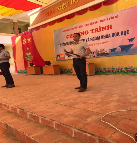 Bộ môn Hóa học, Khoa KHTN-CN tổ chức Chương trình Tư vấn hướng nghiệp và Ngoại khóa Hóa học tại Trường THPT Vân Hồ, TTGDTX huyện Vân Hồ