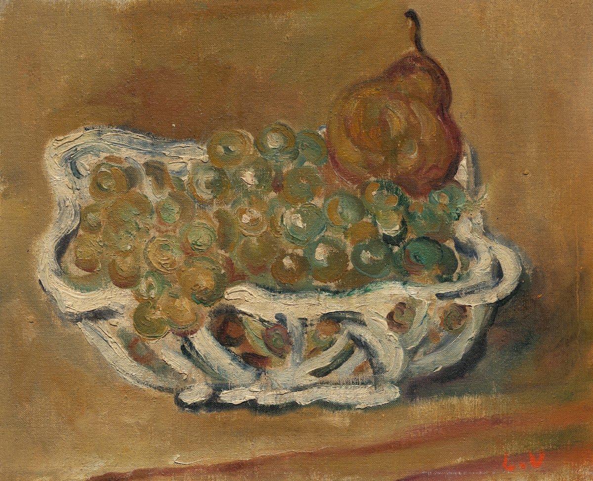 Corbeille en porcelaine aux raisins et à la poire circa 1904