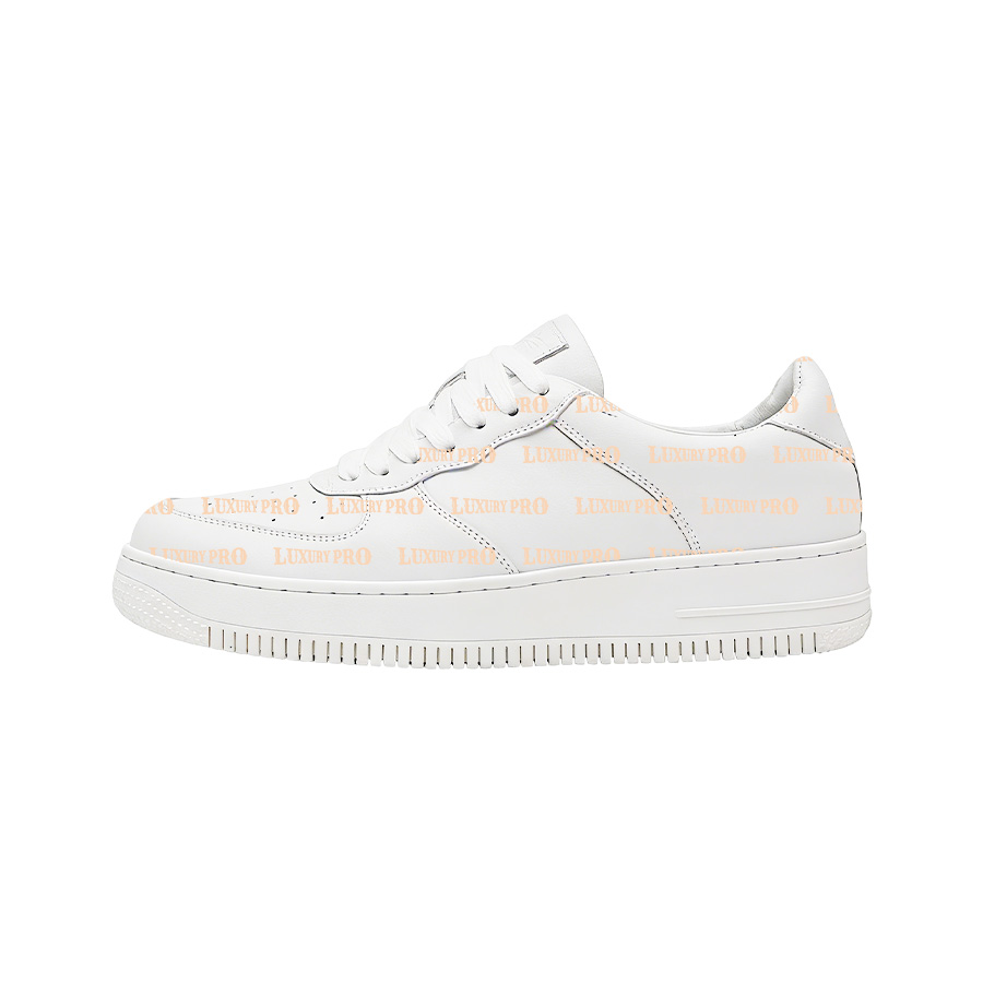 Low-Top Sneaker