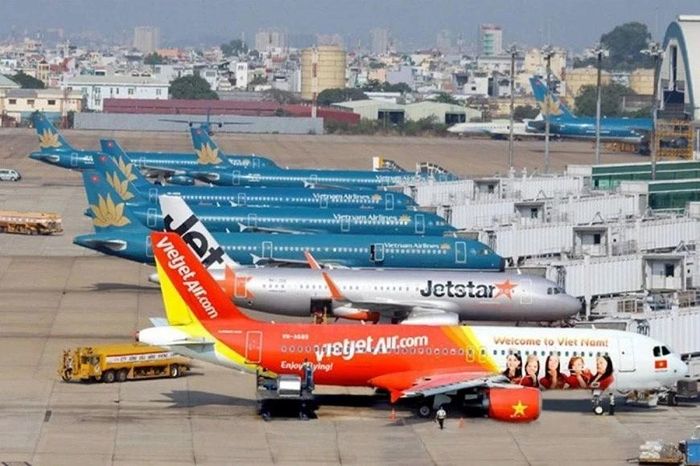 Vé máy bay dịp lễ tăng cao: 7,4 triệu đồng khứ hồi vẫn khan hiếm - Báo Tri thức &amp; Cuộc sống
