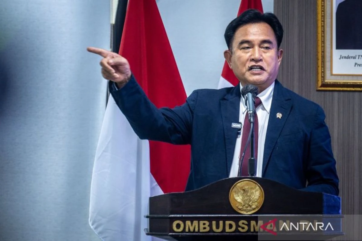 Menteri Koordinator Bidang Hukum, HAM, Imigrasi dan Pemasyarakatan Yusril Ihza Mahendra memberikan keterangan pers terkait putusan MK.