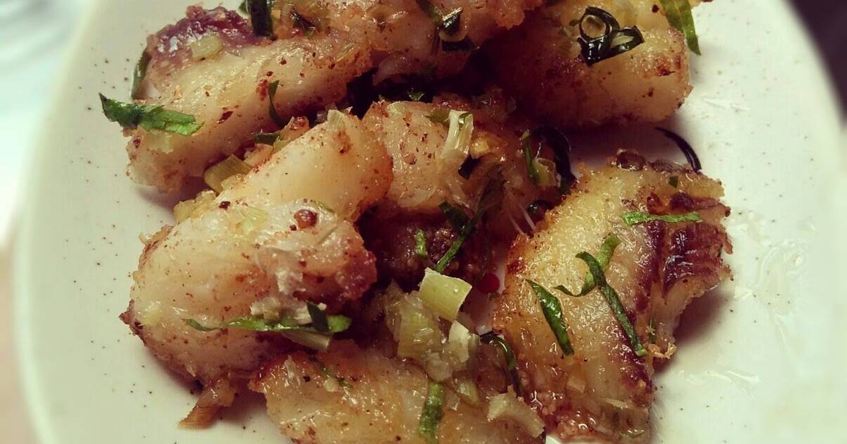 Cá lăng ngũ vị chiên sả lá chanh cho bé