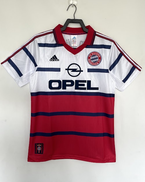 Equipación de visitante del Bayern 1998–2000.jpeg