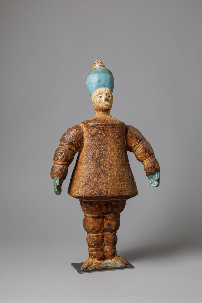 Personnage costumé, inspiration Bauhaus
Modelage - 2024 - Grès chamoté engobé et oxydes - 70 cm
