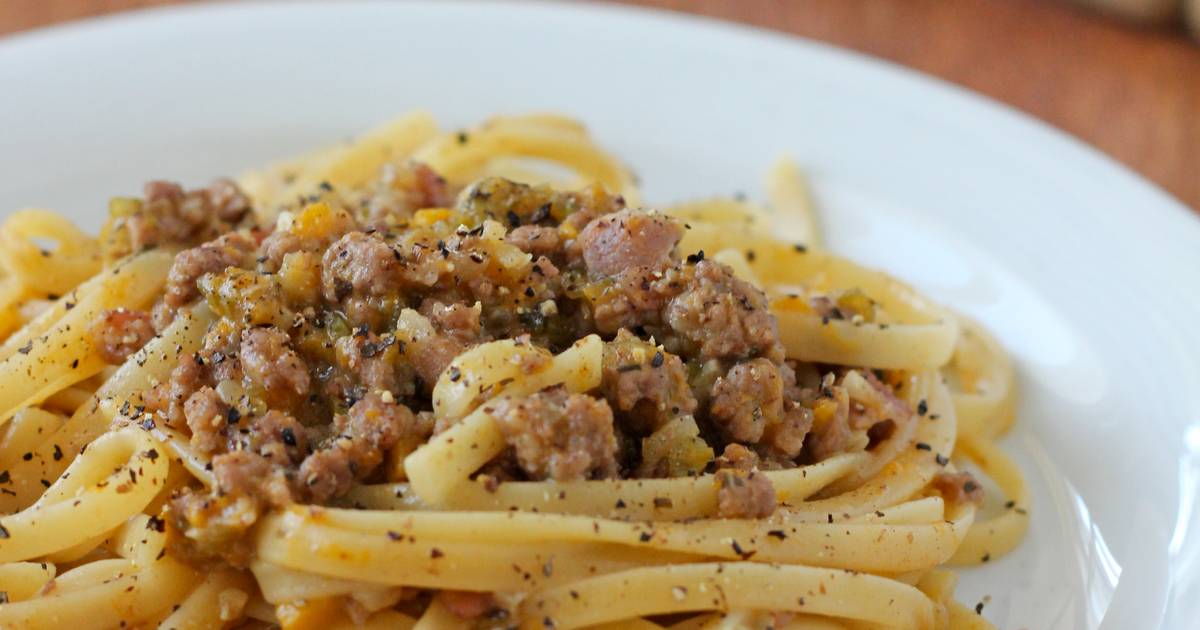 Pasta với sốt thịt bò và bí đỏ