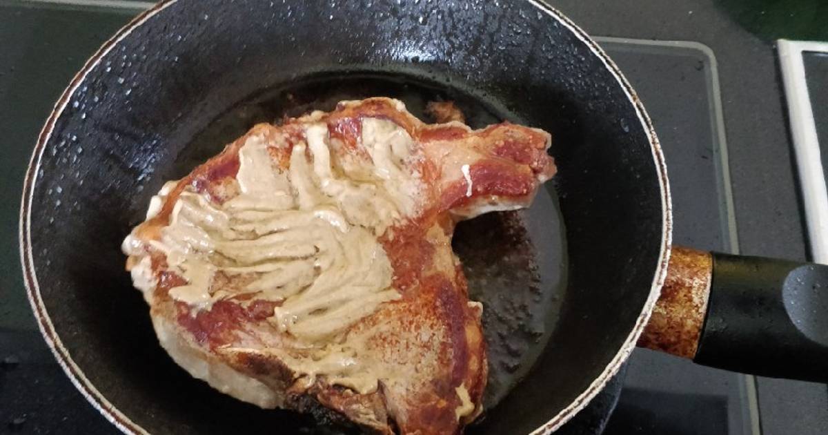 "côtelette de porc" chiên với mù tạt pháp và đậu que xào