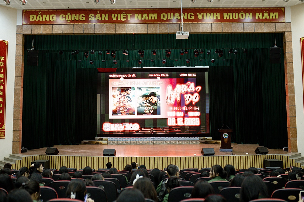 Sinh viên Đại học Tây Bắc đón nhận những bài học giáo dục sâu sắc từ bộ phim Mưa đỏ