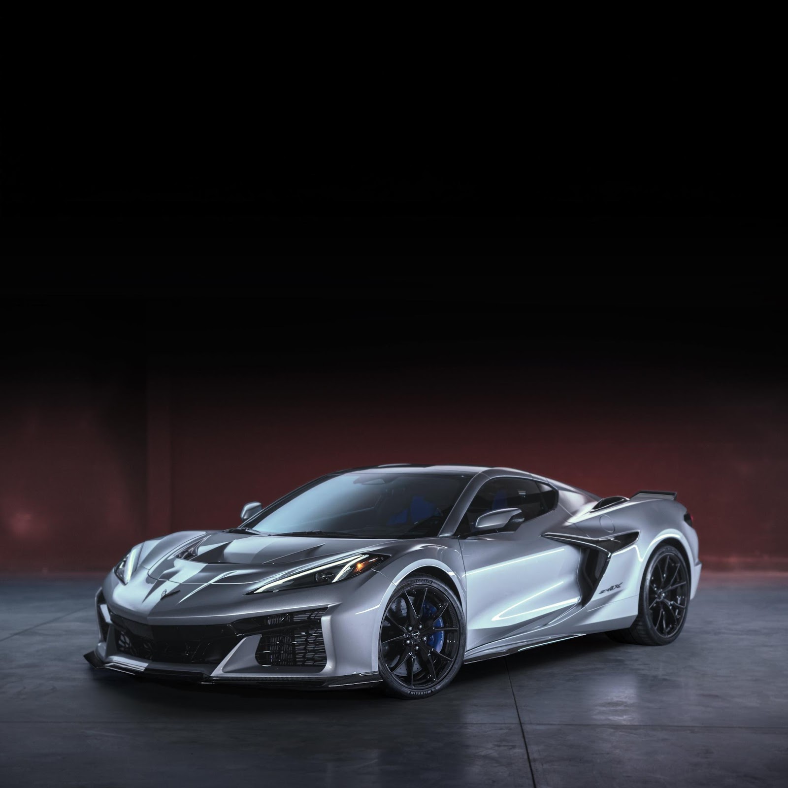 Download Silver Chevrolet Corvette Z06 Coupe 4K iPhone