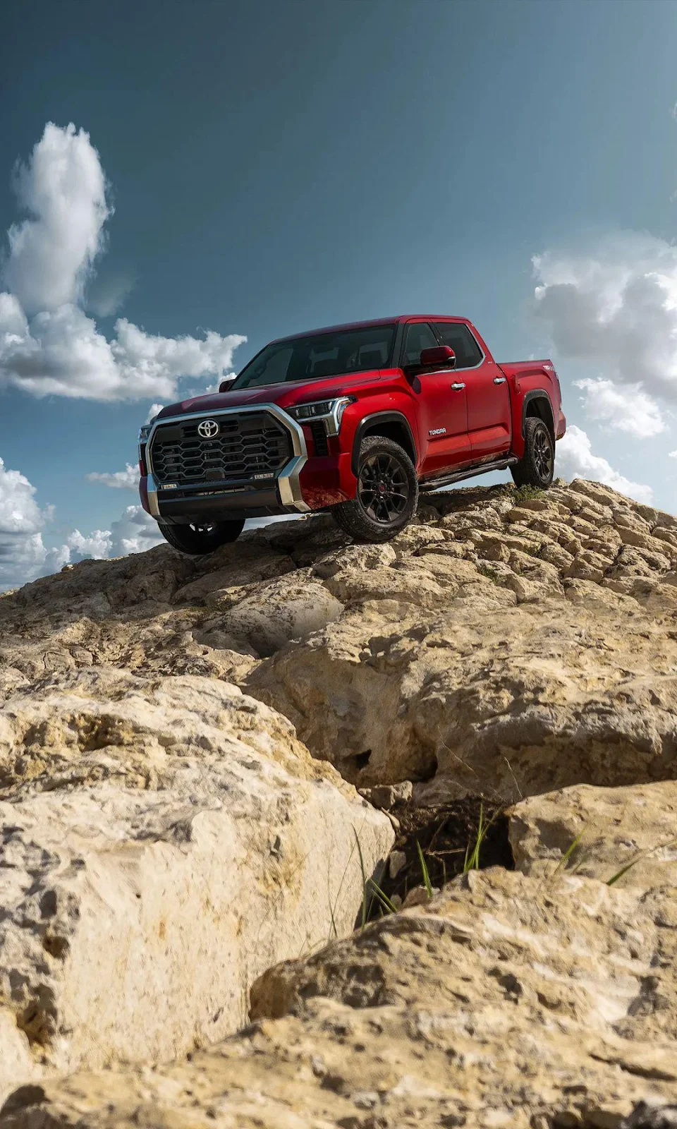 Toyota Tundra On Rocky Hill - Automotive Photography iPhone Wallpaper (1080x1800)
