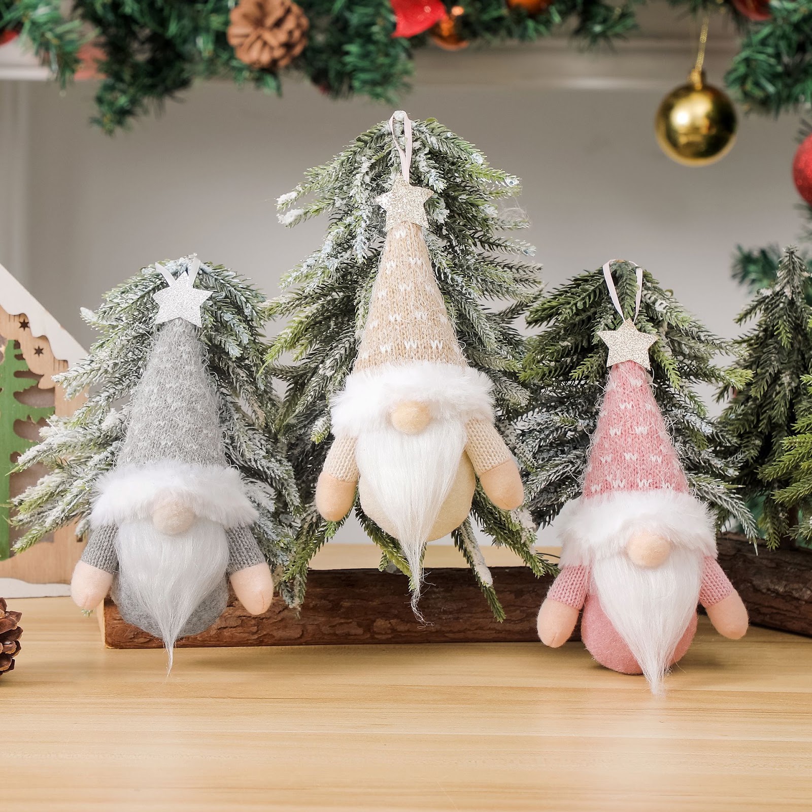 Gnome figure with knitted hat and star