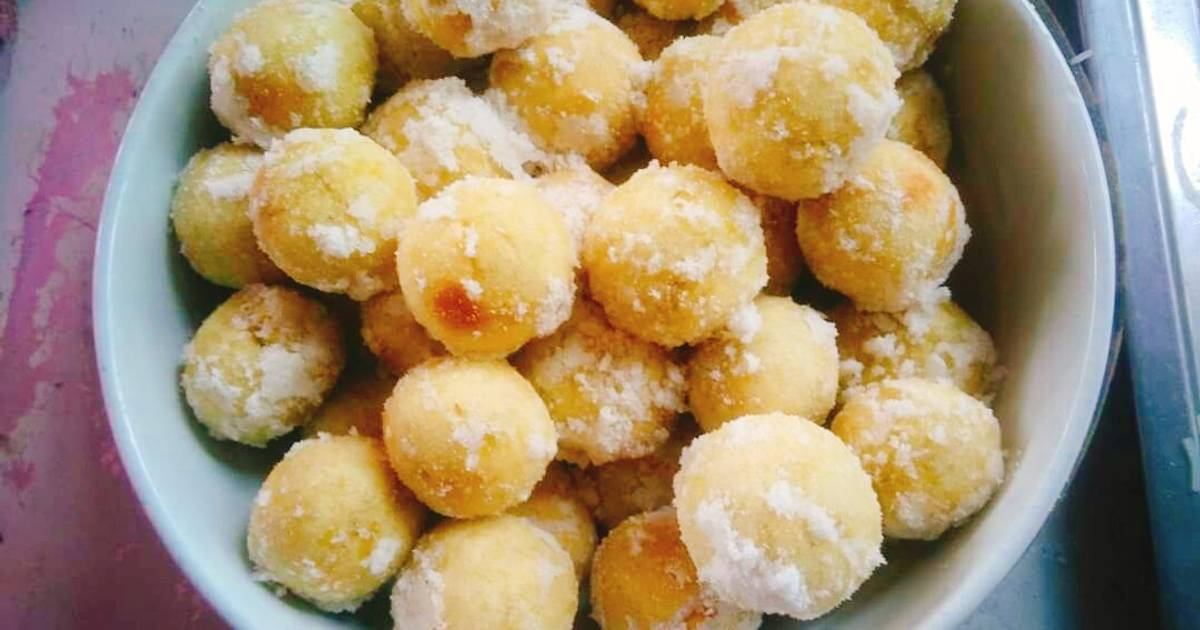 Bánh khoai lang rán phủ đường bột