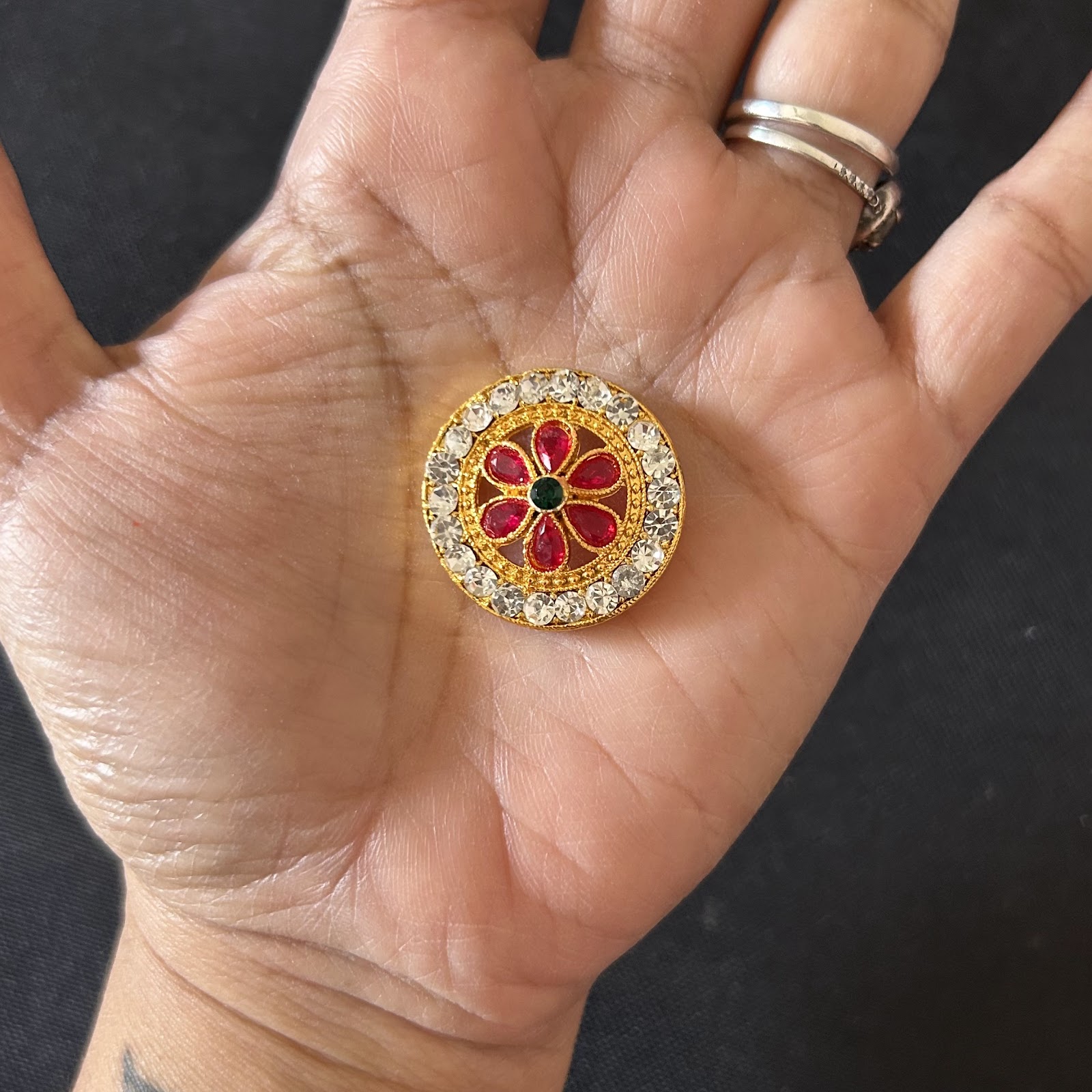 P81 - Medium round pendant per pcs
