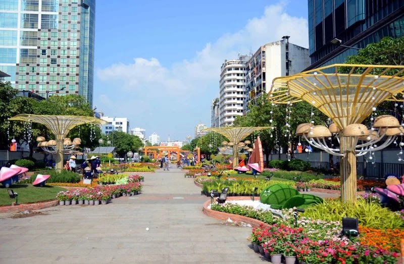 nguyen-hue-walking-street-opening-hours-best-time-2026.webp