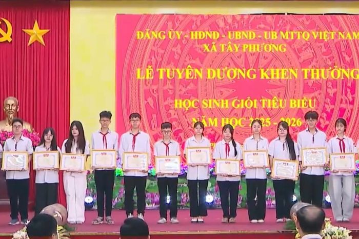 Xã Tây Phương khen thưởng 255 học sinh tiêu biểu - Đài Phát thanh và truyền hình Hà Nội