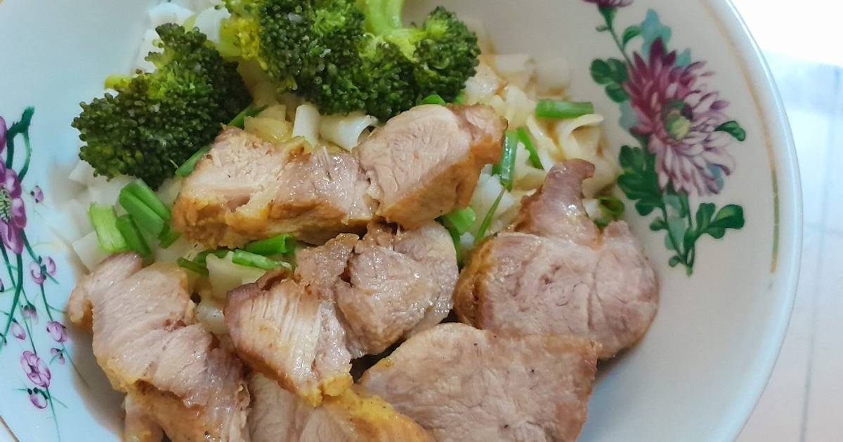 Mì lá tươi trộn xá xíu