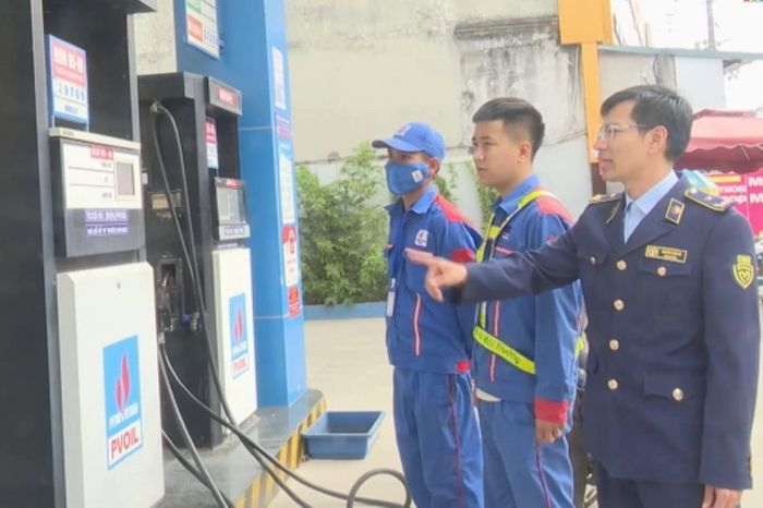 Siết chặt quản lý thuế xăng dầu trước biến động giá - Đài Phát thanh và truyền hình Hà Nội