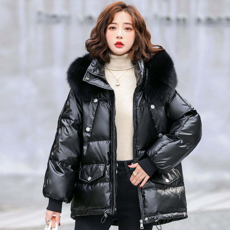 Short women's puffer jacket with faux fur collar