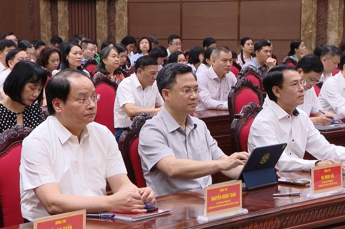 Đảng viên Thủ đô nghiêm túc học tập, quán triệt Nghị quyết Trung ương 2 (khóa XIV) - Đài Phát thanh và truyền hình Hà Nội