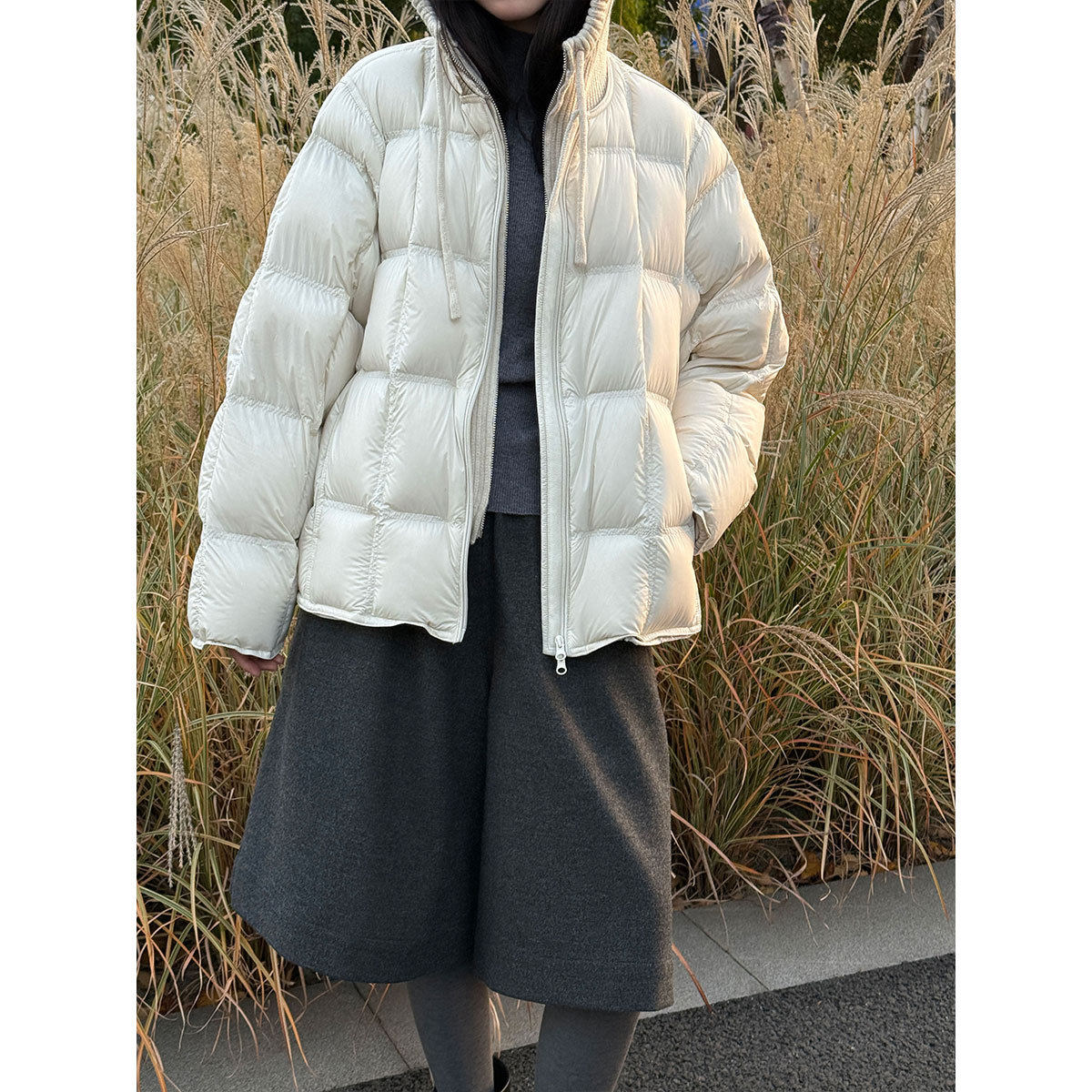 Down jacket for women with knitted hood and duck feathers