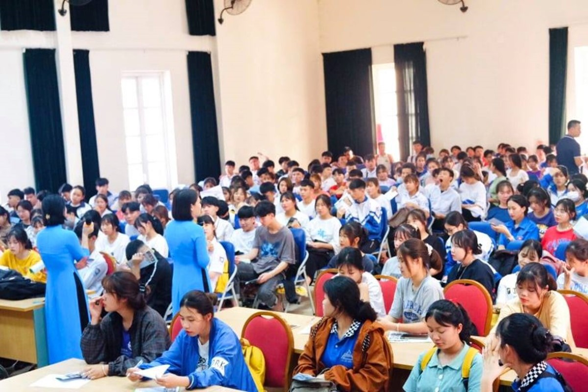 Công tác tư vấn hướng nghiệp, tư vấn tuyển sinh cho học sinh một số trường THPT trên địa bàn tỉnh Sơn La của Trường Đại học Tây Bắc