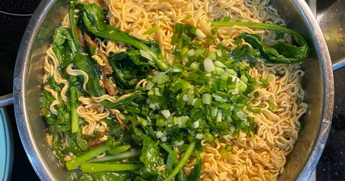 Nhập môn Mỳ ăn liền căn bản với thịt, trứng, khoai, rau,