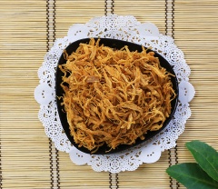 Khô gà sợi là món ăn nhâm nhi cực thích miệng. Nếu không tiện mua khô gà ngoài hàng vì lo ngại an toàn thực phẩm thì bạn có thể tự làm ngay tại nhà với hướng dẫn đơn giản sau nhé!