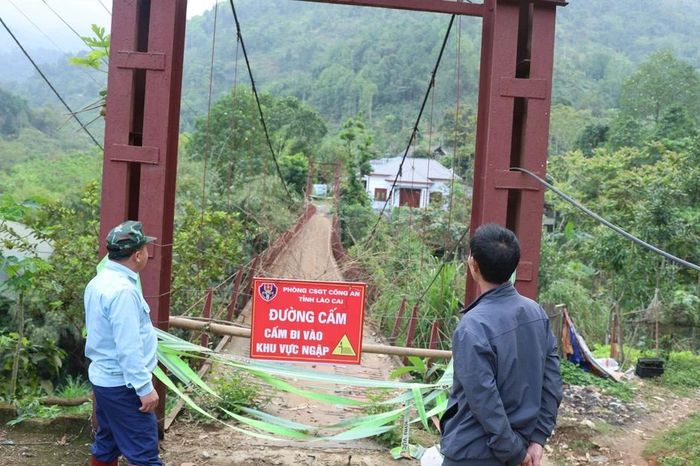 Khẩn trương đầu tư thay thế cầu treo xuống cấp - Báo Lào Cai
