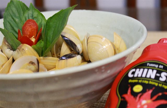 Nghêu Hấp Kiểu Thái