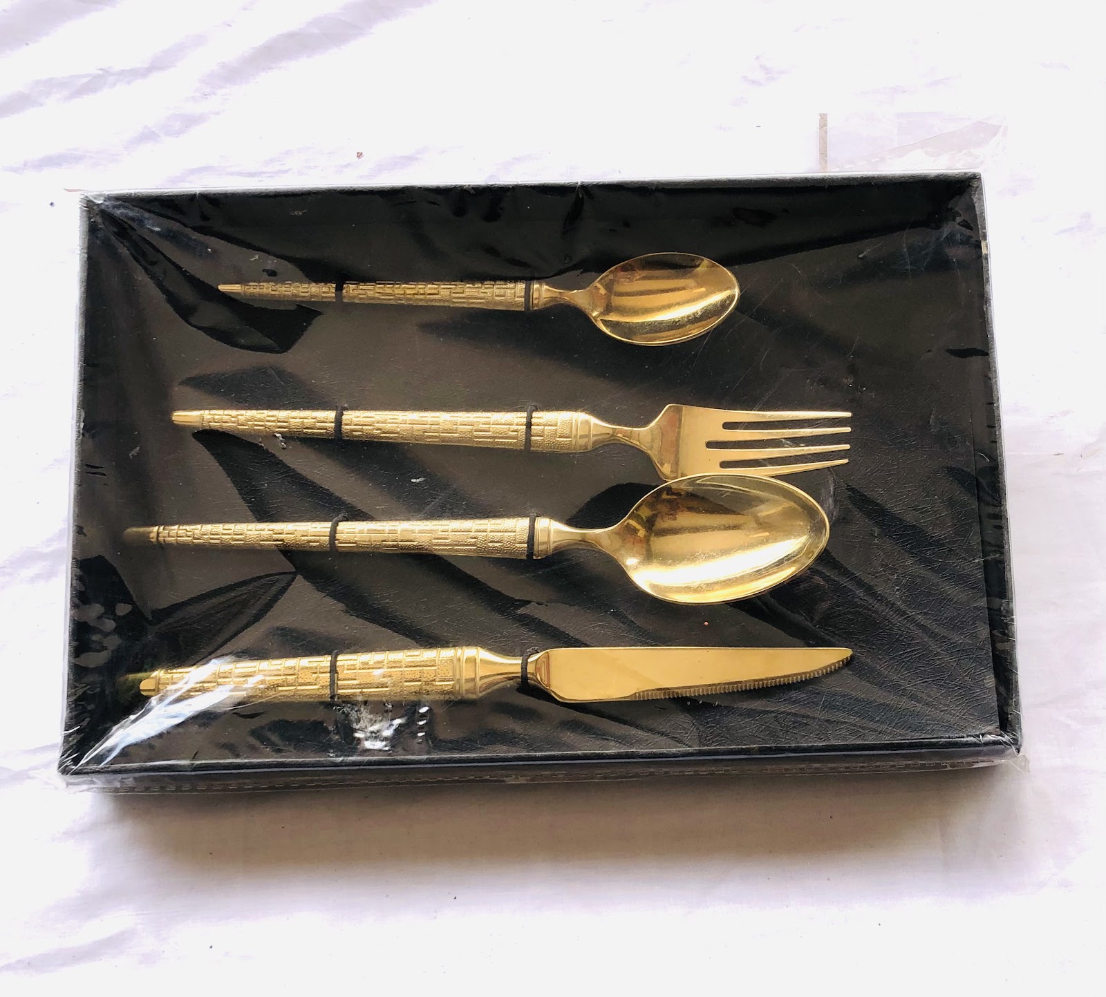 4pcs Cutlery Set (A668 gold)