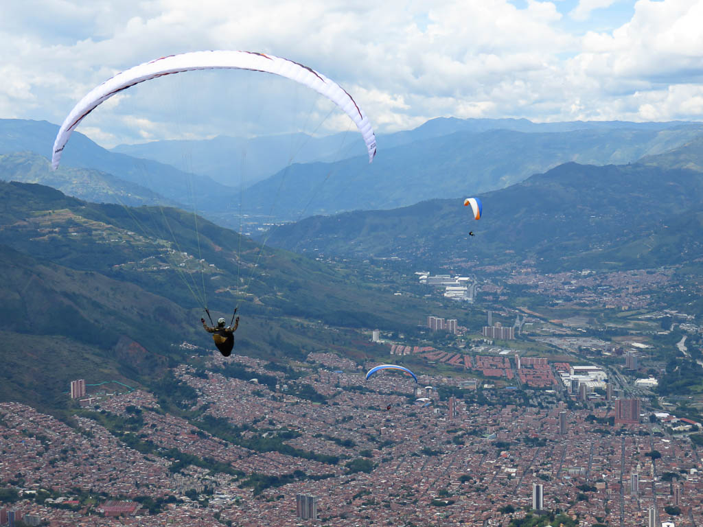 Toasting — Lux Medellín group experience
