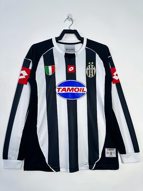 Camiseta de local de la Juventus 2002-03 de manga larga (n.º 2).jpeg