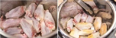 Cho dầu ăn vào nồi hầm đã bật sẵn hoặc bạn có thể sử dụng nồi cơm điện, đảo sơ qua cho cánh gà xém vàng. Thêm củ cải và gừng đã sơ chế ở trên vào nồi.