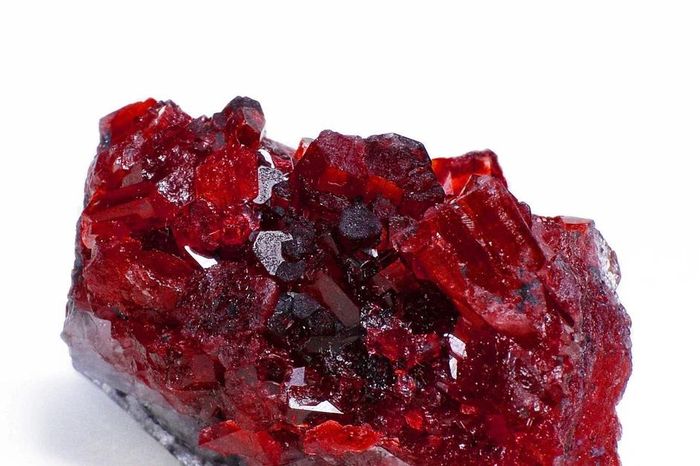 Vẻ đẹp khiến giới quý tộc mê đắm của khoáng vật cứng thứ hai thế giới - Báo Tri thức &amp; Cuộc sống