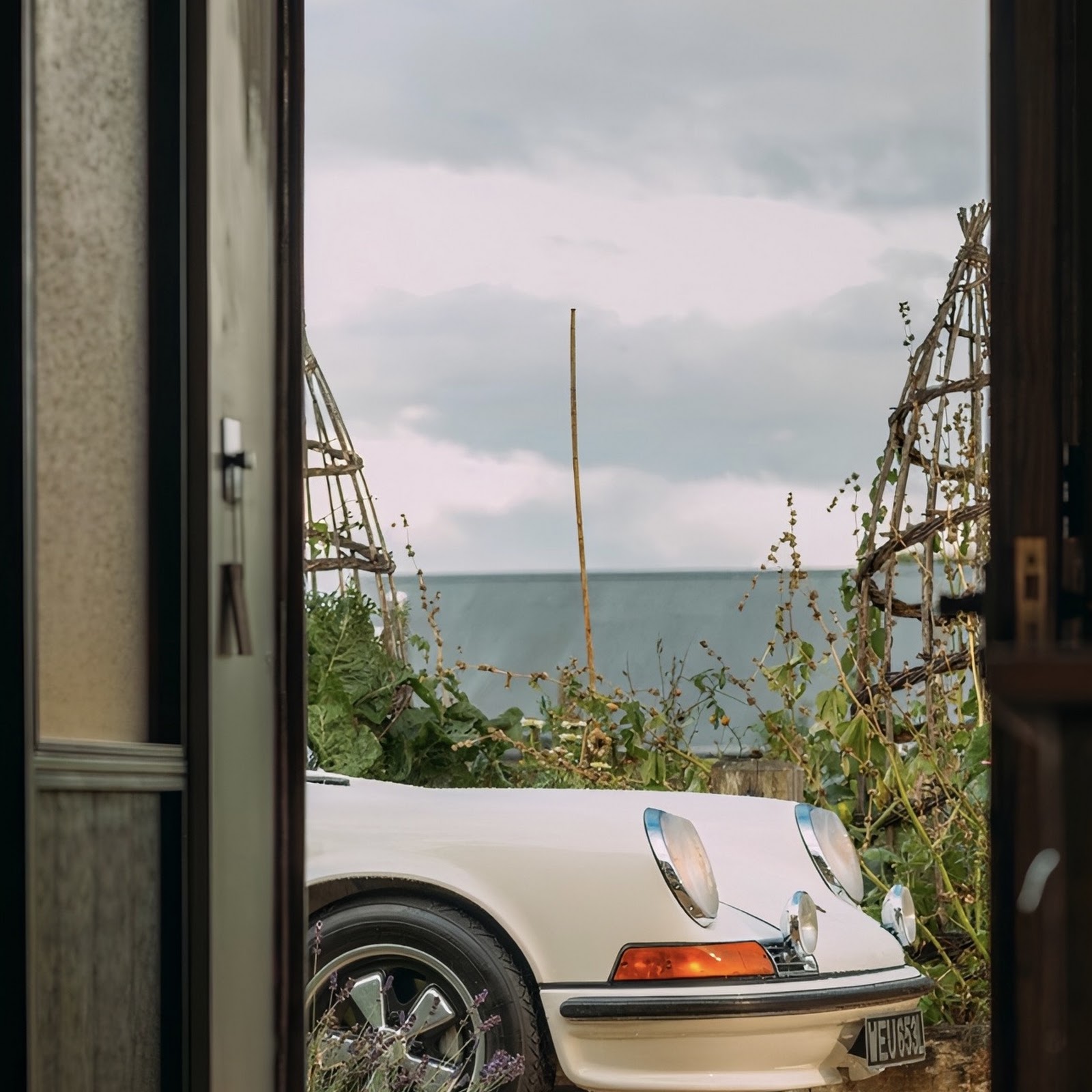 Download Classic White Porsche 911 Full HD iPhone