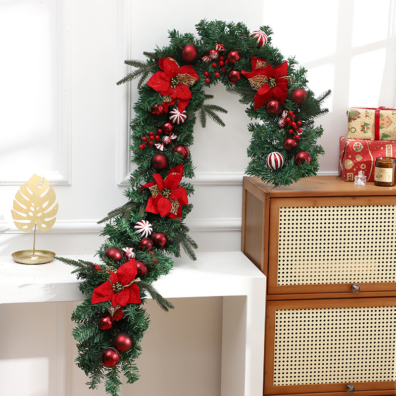 Dekorativer Weihnachtskranz aus Kunststoff