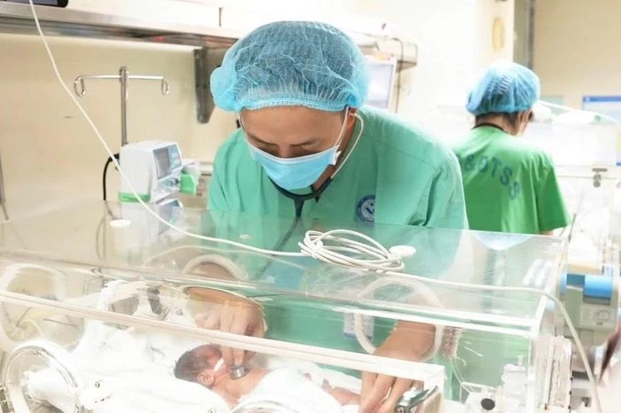 Hành trình kỳ diệu cứu trẻ sinh non 25 tuần, nhiều tình trạng nguy kịch - Báo Tri thức &amp; Cuộc sống