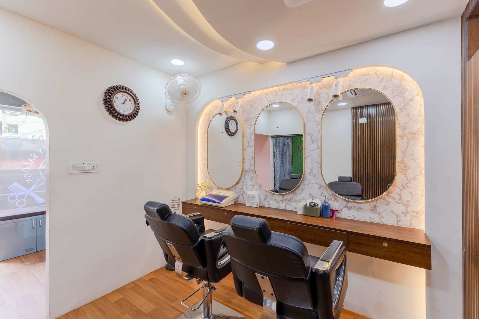 Ladies Saloon