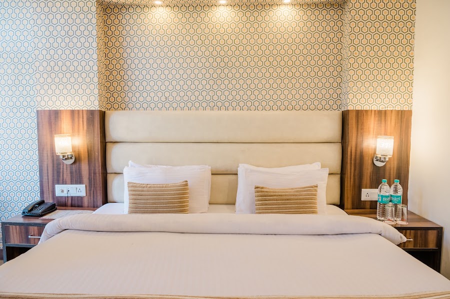 Executive With Balcony (Non-View) — Hotel Shiva Continental Mussoorie, photo 4