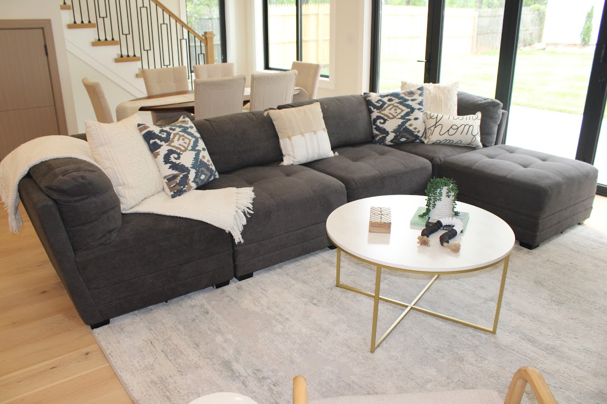 Living/Family Rooms image