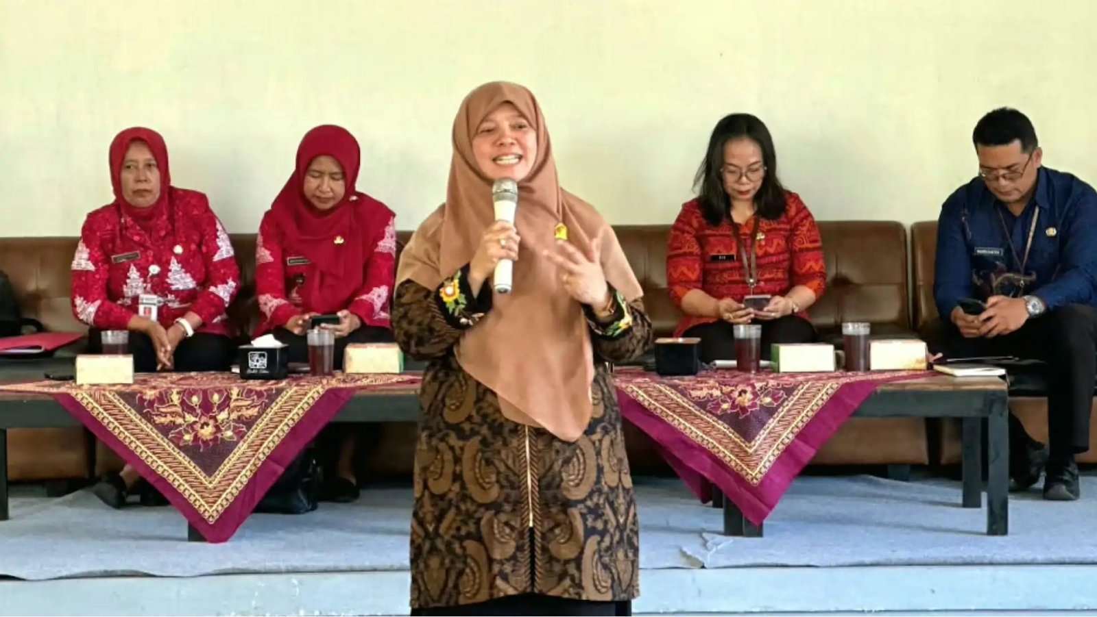 Anggota Komisi E DPRD Provinsi Jawa Tengah, Ida Nurul Farida, menyampaikan materi di hadapan peserta Penyuluhan Sosial Kabupaten Semarang. Kegiatan tersebut membahas penguatan tanggung jawab, kesetiakawanan sosial, serta sinergi pemerintah dan masyarakat dalam menangani persoalan kesejahteraan sosial.