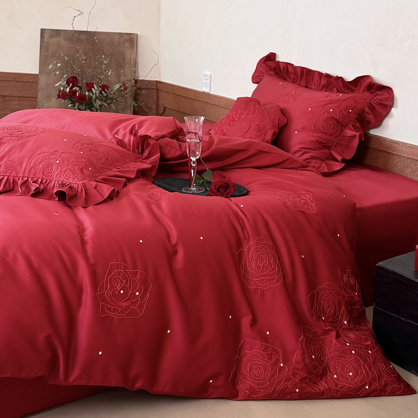 Cotton bedding set with rose embroidery, 4-piece