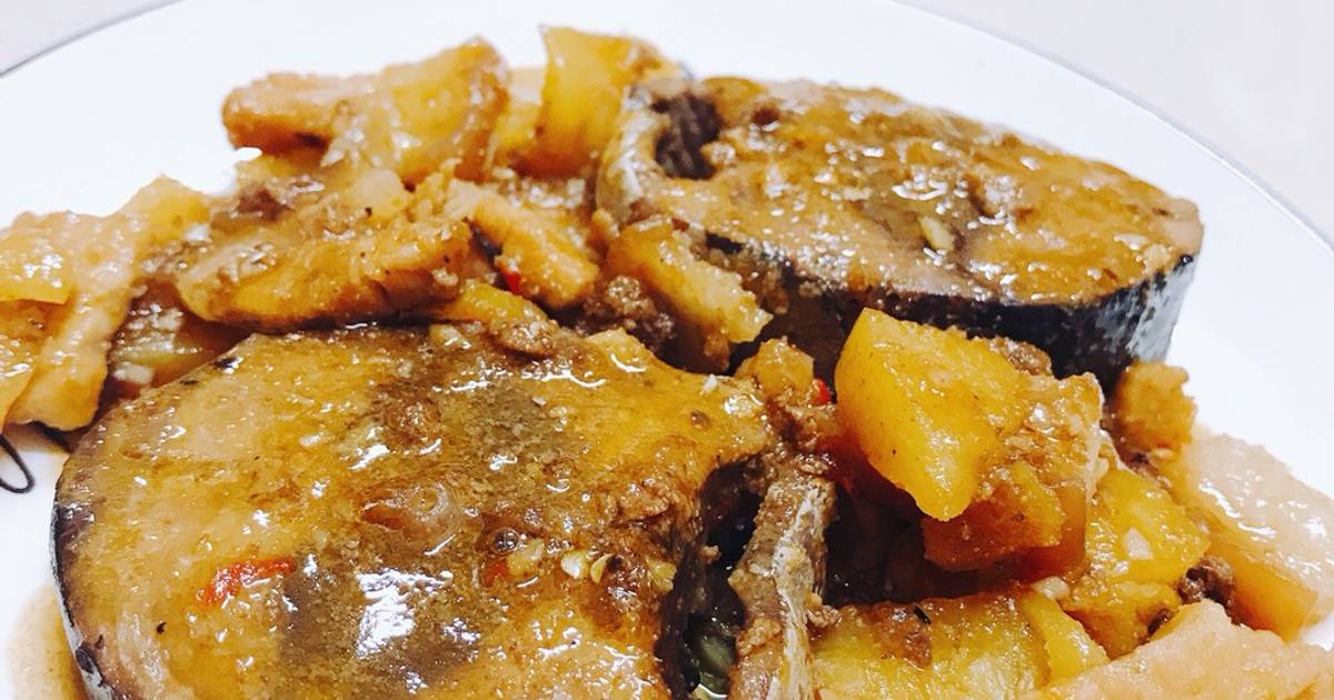 Cá ngừ kho thịt và dứa