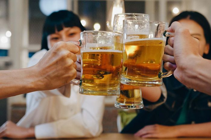 Phạt tiền triệu nếu xúi giục, ép người khác uống rượu bia - Tạp chí Kinh Tế Sài Gòn