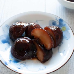 Cho nấm ra đĩa và thưởng thức thôi nào.